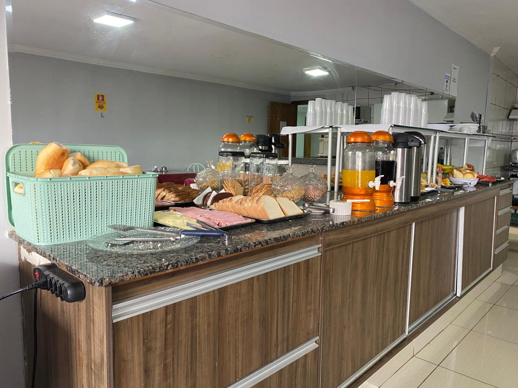 Nasser Hotel Aeroporto Núcleo Bandeirante エクステリア 写真
