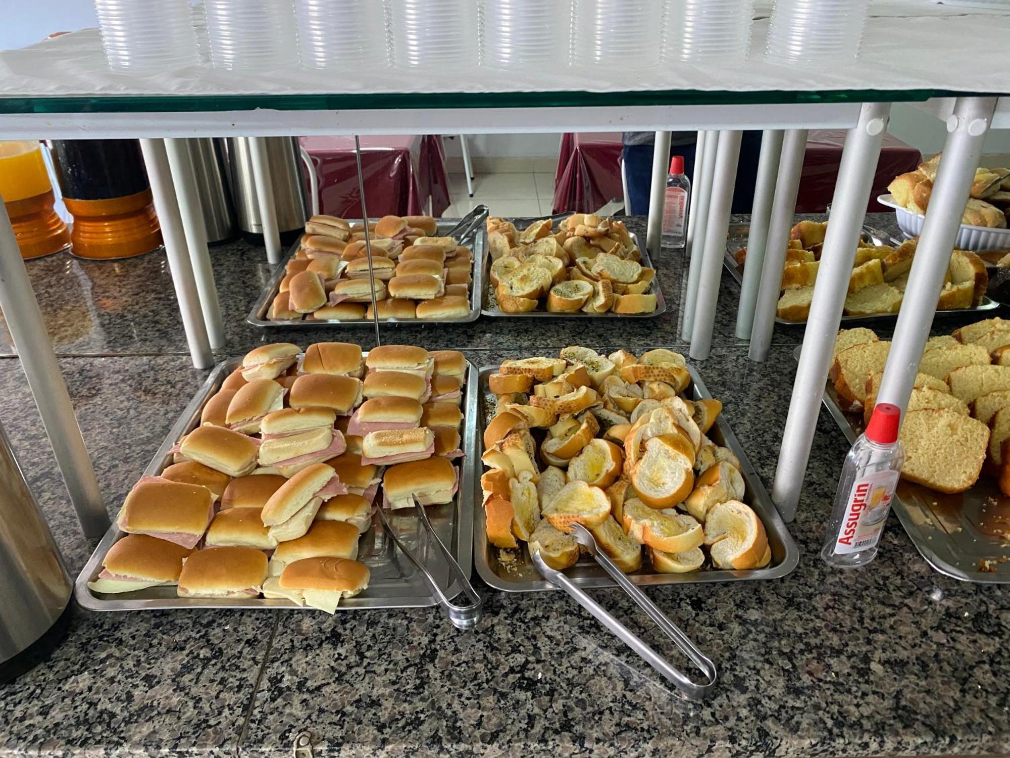 Nasser Hotel Aeroporto Núcleo Bandeirante エクステリア 写真