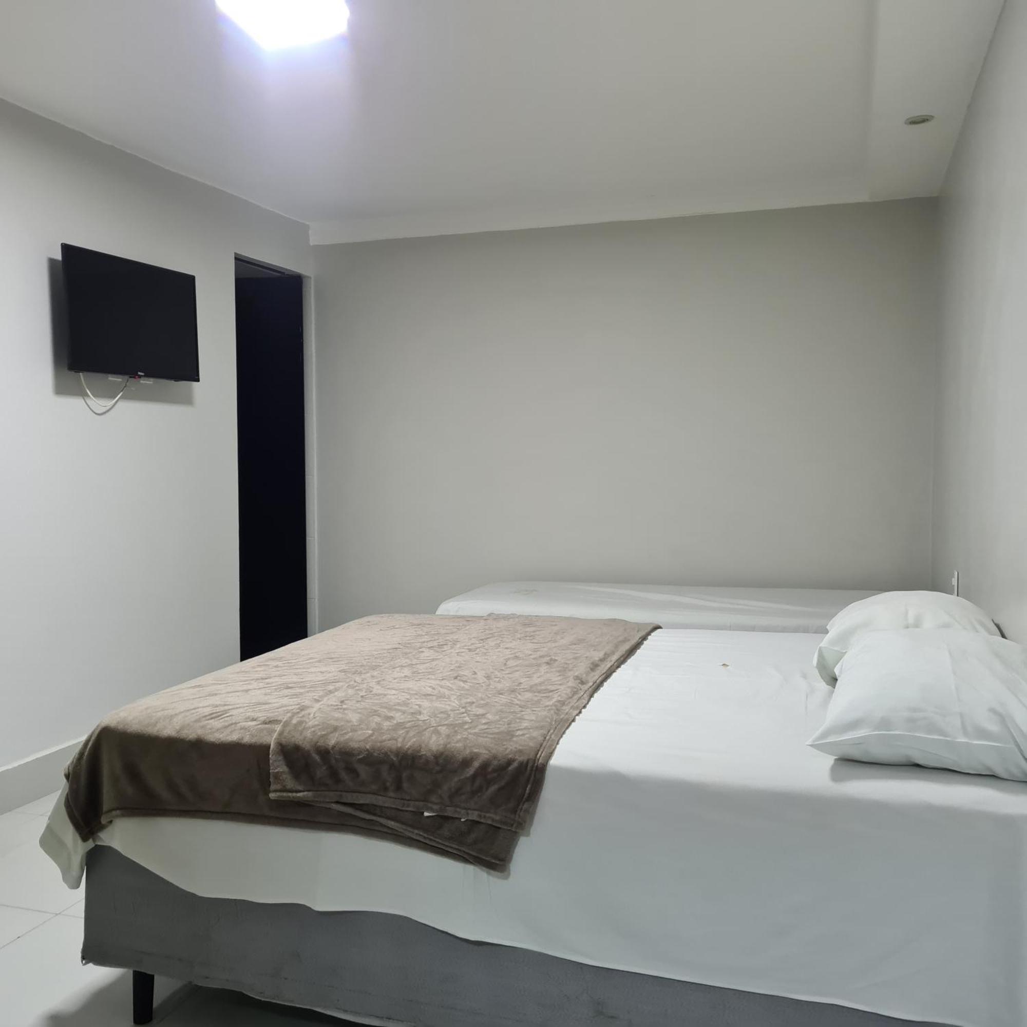 Nasser Hotel Aeroporto Núcleo Bandeirante エクステリア 写真